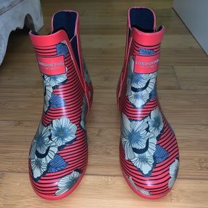 Women’s size 7 rain-boots